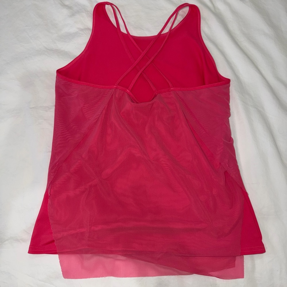 Workout top - Picture 2 of 3